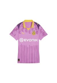 Puma - Damska koszulka KIDSUPER × BORUSSIA DORTMUND PUMA Mauve Pop Faster Yellow Pink. Kolor: różowy. Wzór: geometria, kolorowy