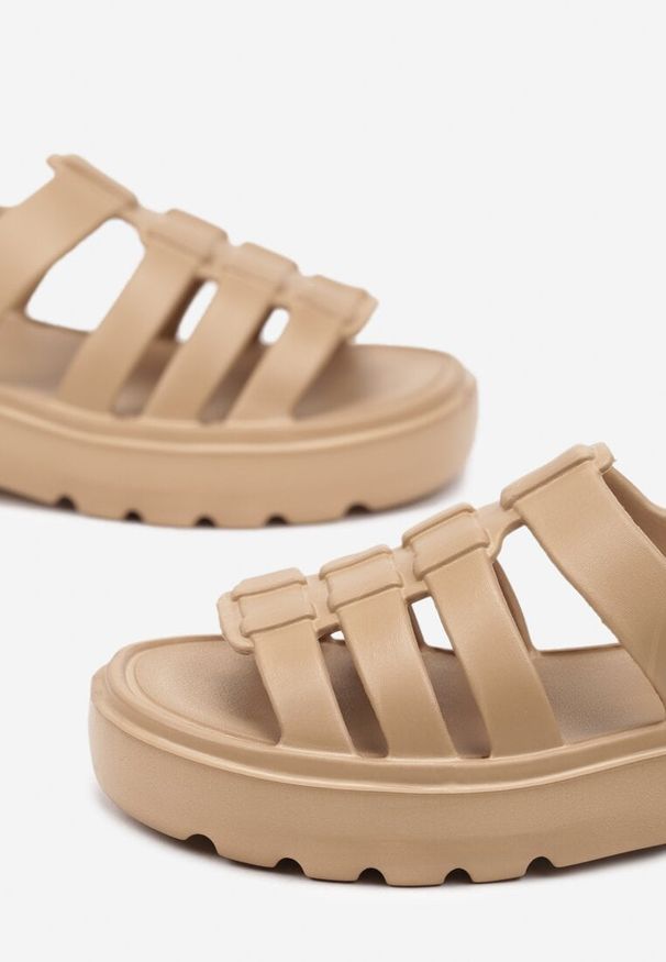 Born2be - Ciemnobeżowe Piankowe Sandały na Grubej Podeszwie z Wycięciami Dimia. Kolor: beżowy. Materiał: len. Sezon: lato. Styl: elegancki