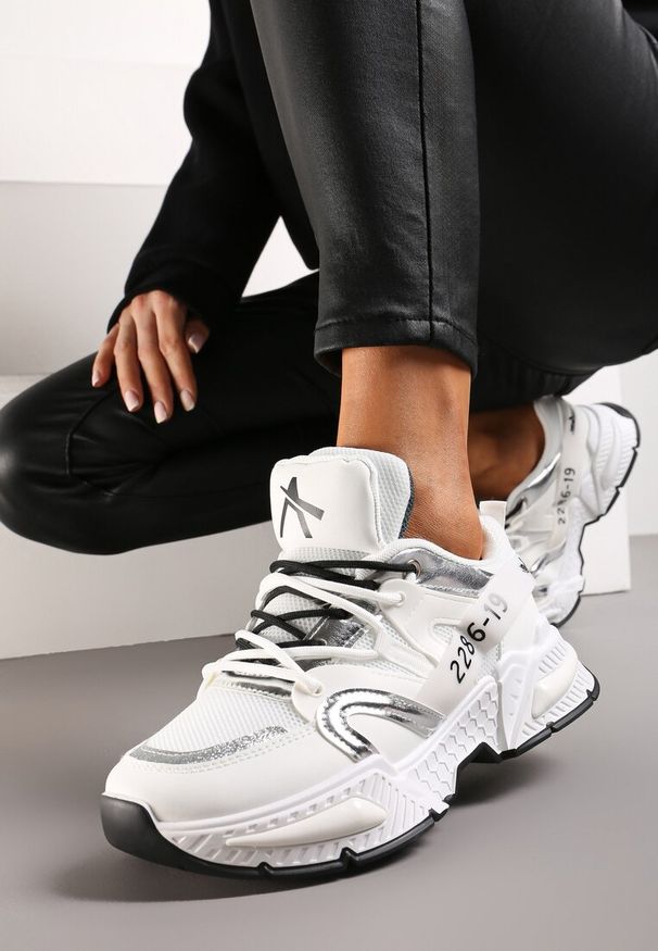 Born2be - Białe Sneakersy na Grubej Podeszwie z Brokatową Wstawką i Podwójnymi Sznurówkami Ulema. Zapięcie: sznurówki. Kolor: biały
