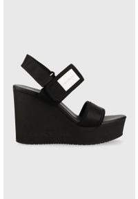 Calvin Klein Jeans sandały WEDGE SANDAL BADGE damskie kolor czarny na koturnie YW0YW01028. Zapięcie: rzepy. Kolor: czarny. Materiał: materiał, guma. Wzór: gładki. Obcas: na koturnie