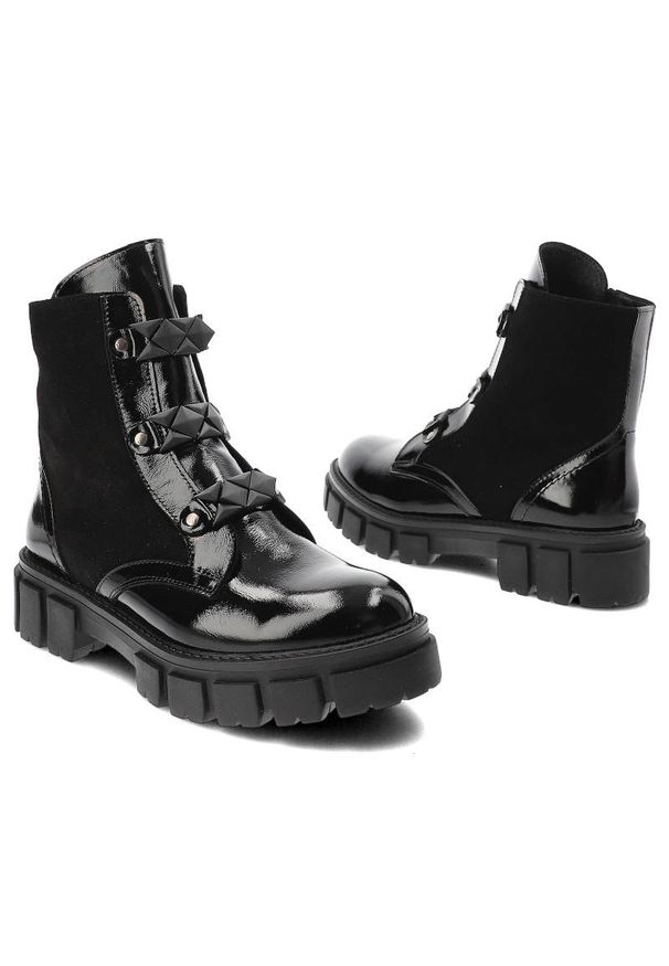 Czarne Botki Karino Damskie Modne Obuwie Jesienne. Kolor: czarny. Materiał: skóra, lakier, jeans. Sezon: jesień. Styl: rockowy