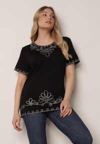 Born2be - Czarna Wiskozowa Bluzka na Krótki Rękaw z Etno Haftem z Metaliczną Nicią Aiopa. Okazja: do pracy, na co dzień, na spotkanie biznesowe. Kolekcja: plus size. Kolor: czarny. Materiał: wiskoza. Długość rękawa: krótki rękaw. Długość: krótkie. Wzór: haft. Styl: etno #6