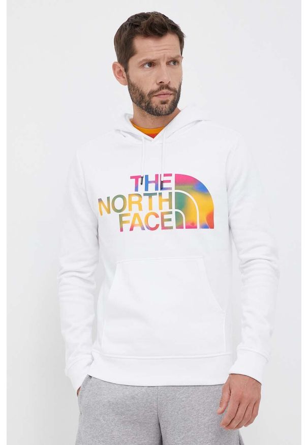 The North Face bluza bawełniana męska kolor biały z kapturem z nadrukiem. Typ kołnierza: kaptur. Kolor: biały. Materiał: bawełna. Wzór: nadruk