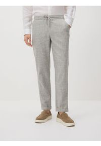 Reserved - Spodnie carrot z lnem - jasnoszary. Kolor: szary. Materiał: len #1
