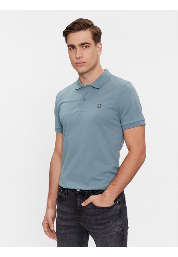 Calvin Klein Jeans Polo Embro Badge J30J325269 Niebieski Slim Fit. Typ kołnierza: polo. Kolor: niebieski. Materiał: bawełna