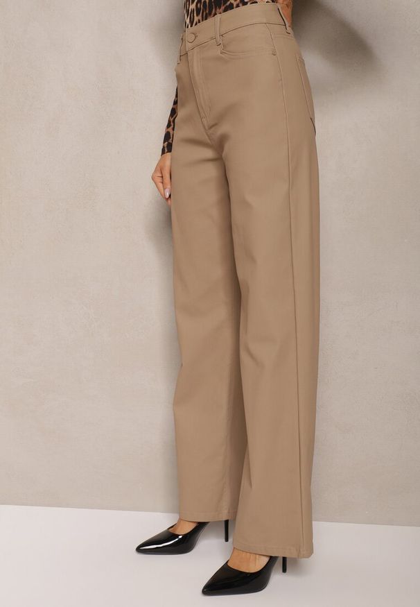 Renee - Beżowe Spodnie Woskowane o Szerokim Kroju High Waist Sezila. Okazja: na co dzień. Stan: podwyższony. Kolor: beżowy. Styl: casual