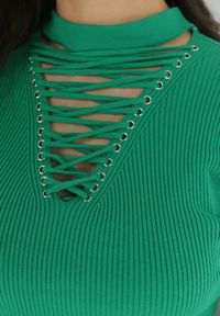 Born2be - Zielony Sweter z Gorsetowym Wiązaniem na Dekolcie Teollie. Typ kołnierza: dekolt gorset. Kolor: zielony. Materiał: dzianina, prążkowany #2