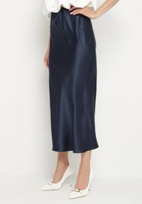 Born2be - Granatowa Satynowa Spódnica z Wysokim Stanem Pillineira. Okazja: na co dzień. Stan: podwyższony. Kolor: niebieski. Materiał: satyna. Styl: klasyczny, casual, elegancki #7