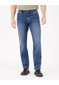 Wrangler - WRANGLER TEXAS MĘSKIE SPODNIE JEANSOWE THE MOMENT AUTHENTIC STRAIGHT W121OCR25. Okazja: na spotkanie biznesowe. Styl: elegancki, biznesowy