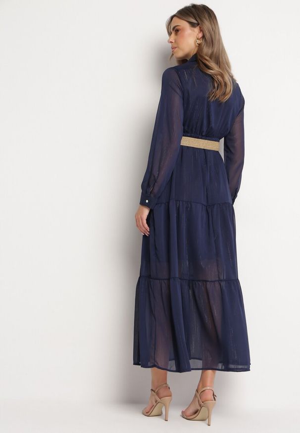 Born2be - Granatowa Sukienka z Kopertowym Dekoltem i Plecionym Paskiem Dirmi. Kolor: niebieski. Materiał: materiał. Typ sukienki: kopertowe