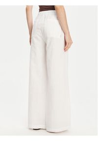 Mustang Spodnie materiałowe Tuscaloosa 1016583 Biały Wide Fit. Kolor: biały. Materiał: bawełna #5