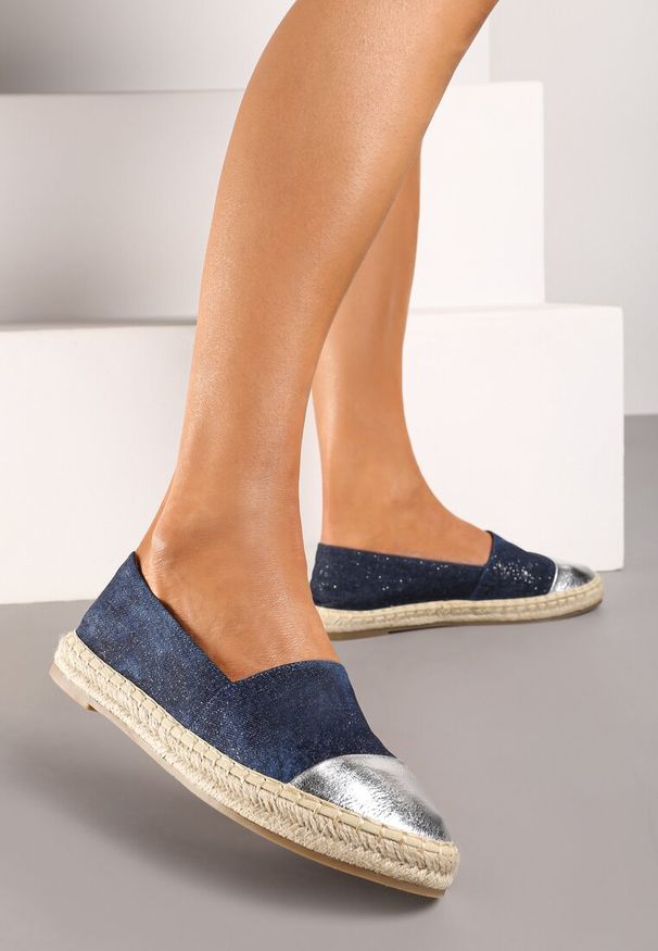 Born2be - Granatowe Espadryle na Plecionej Podeszwie z Połyskującym Noskiem Effiza. Okazja: do pracy. Kolor: niebieski. Materiał: len. Sezon: lato. Obcas: na obcasie. Wysokość obcasa: niski