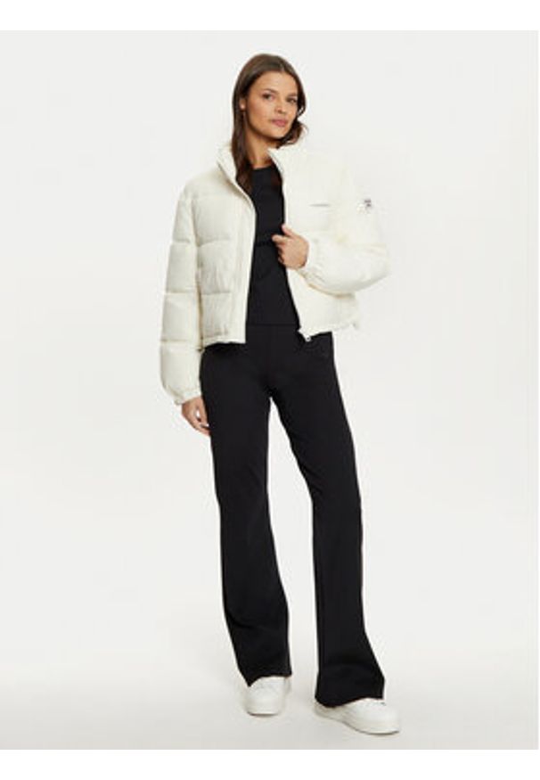 Guess Jeans Kurtka zimowa W4BL20 WGII2 Écru Regular Fit. Materiał: syntetyk. Sezon: zima