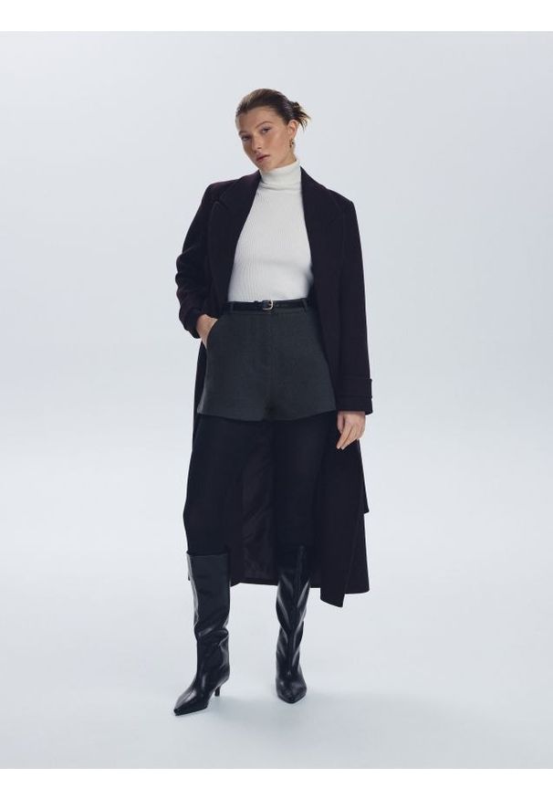 Reserved - Szorty z paskiem - ciemnoszary. Kolor: szary. Materiał: wiskoza, tkanina