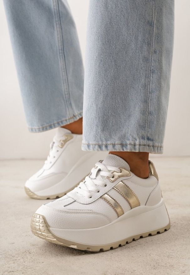 Renee - Białe Sneakersy ze Skóry Naturalnej na Platformie Cezella. Okazja: na co dzień. Kolor: biały. Materiał: skóra. Obcas: na platformie