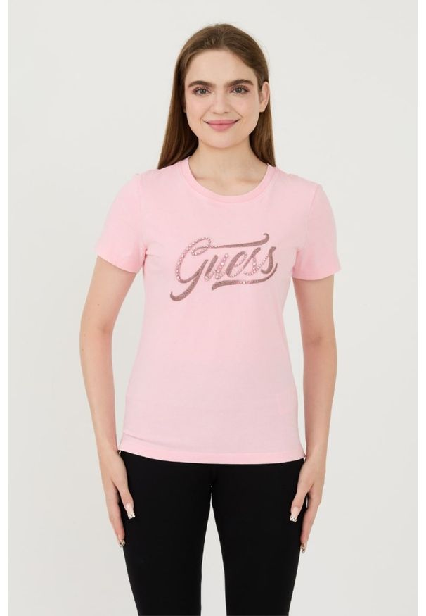 Guess - GUESS Różowy damski t-shirt bawełniany Stones&embro Tee, Rozmiar L. Kolor: różowy. Materiał: bawełna