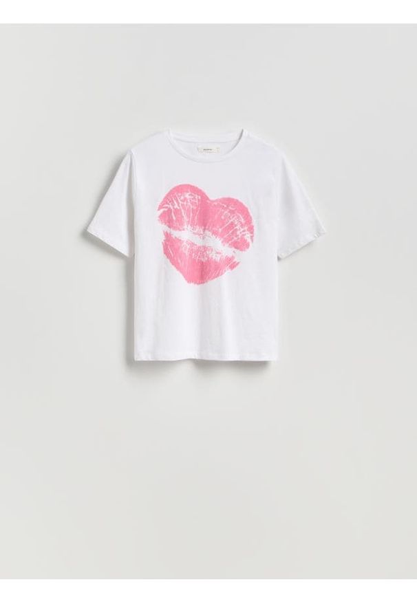 Reserved - T-shirt z nadrukiem - biały. Kolor: biały. Materiał: bawełna, dzianina. Wzór: nadruk