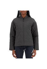 Kurtka New Balance WJ33504ACK - czarna. Kolor: czarny. Materiał: nylon, materiał. Wzór: napisy #1