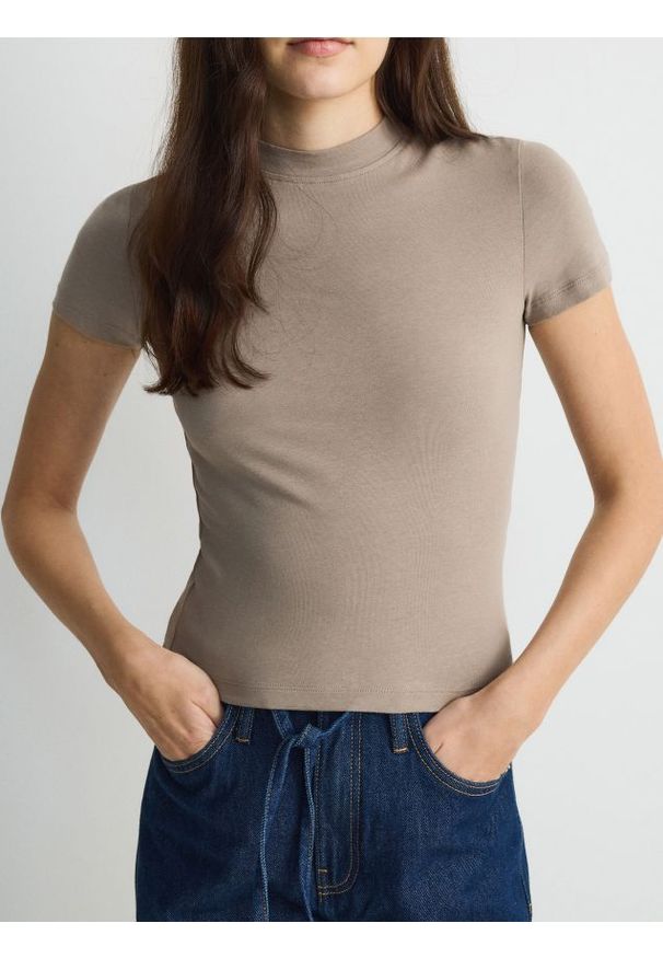 Reserved - T-shirt regular - beżowy. Kolor: beżowy. Materiał: włókno, bawełna, dzianina