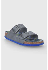 Birkenstock klapki dziecięce Arizona kolor szary. Kolor: szary. Materiał: materiał. Wzór: gładki. Obcas: na obcasie. Wysokość obcasa: niski #4