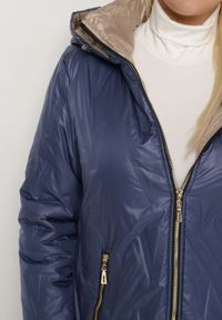 Born2be - Niebieska Pikowana Kurtka o Prostym Kroju z Kapturem ze Ściągaczami Falesaa. Okazja: na co dzień. Typ kołnierza: kaptur. Kolekcja: plus size. Kolor: niebieski. Materiał: jeans. Styl: casual, elegancki