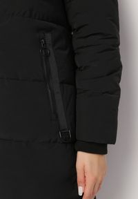 Born2be - Czarna Kurtka Pikowana do Kolana Massarita. Kolor: czarny. Wzór: aplikacja #3