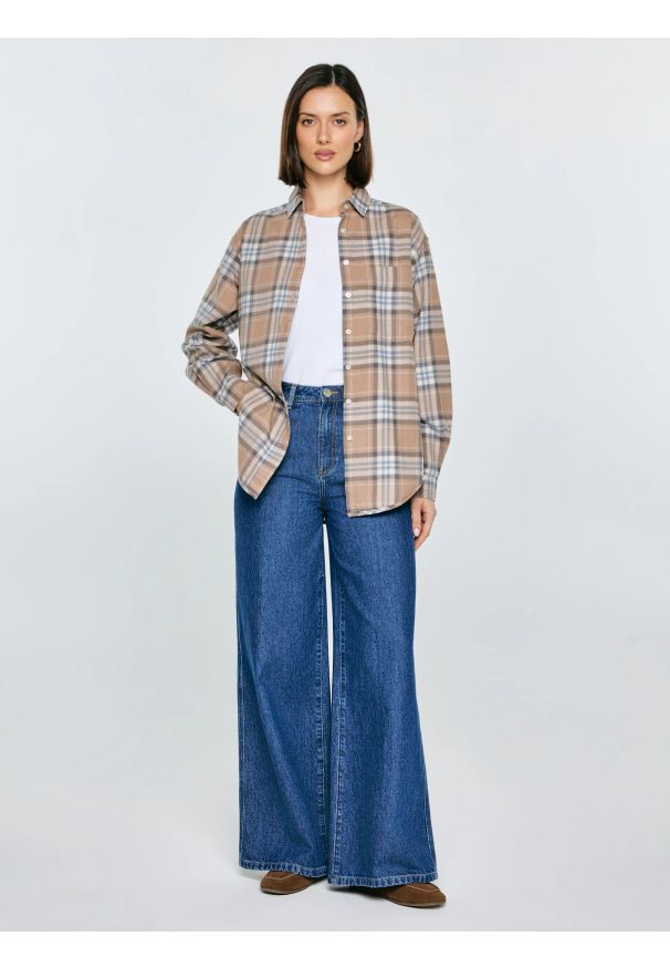 Big-Star - Koszula damska flanelowa w kratę beżowa Notina 801. Okazja: na co dzień. Typ kołnierza: kołnierzyk klasyczny. Kolor: beżowy. Materiał: tkanina. Wzór: kratka. Styl: klasyczny, casual