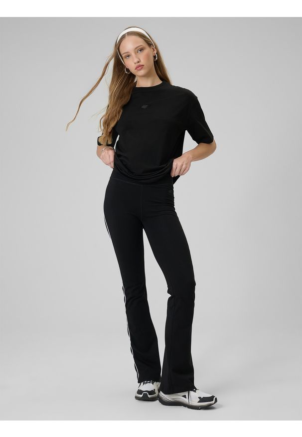 4f - 4F Legginsy z rozszerzanymi nogawkami damskie - czarne XS. Okazja: na spacer. Stan: podwyższony. Kolor: czarny. Materiał: dzianina, bawełna, materiał. Sport: turystyka piesza