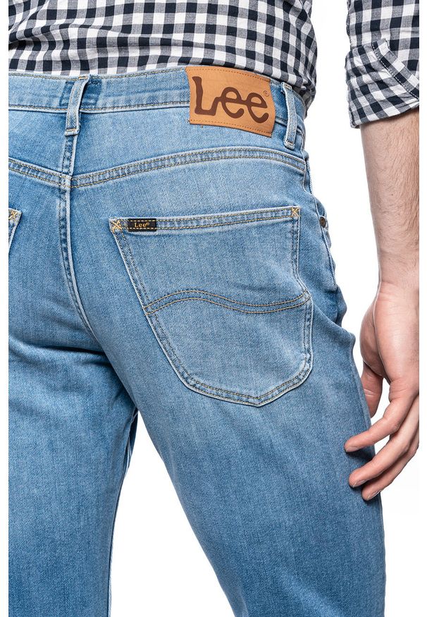 Lee - LEE BROOKLYN STRAIGHT MĘSKIE SPODNIE JEANSOWE LIGHT RAY L452NOTX 112110166