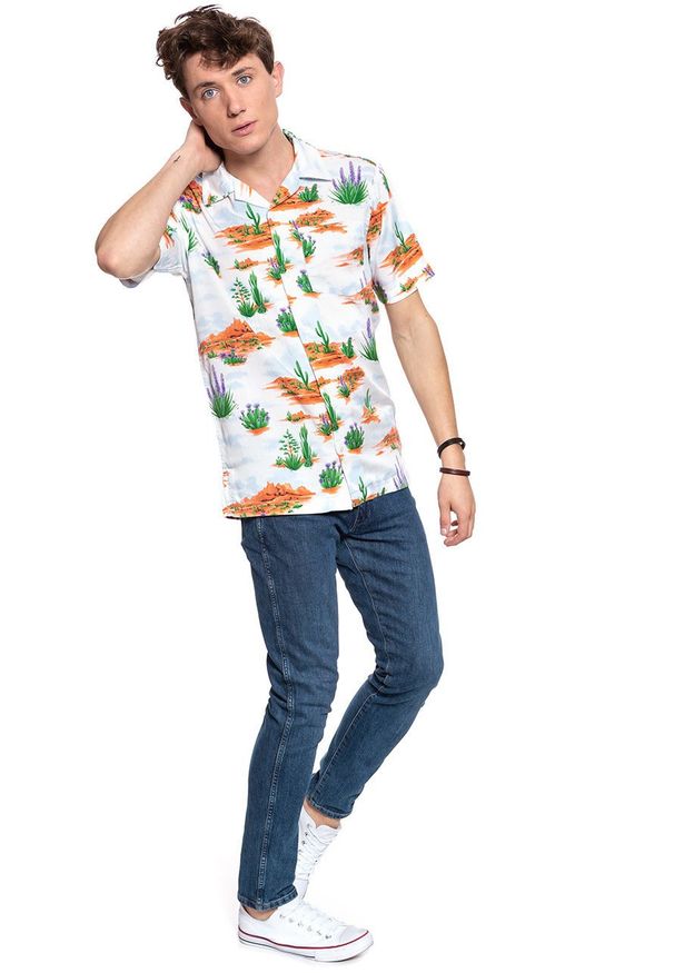 Wrangler - KOSZULA WRANGLER SS RESORT GLOW ORAN W59076H48 112129662. Długość rękawa: krótki rękaw. Długość: krótkie. Styl: retro