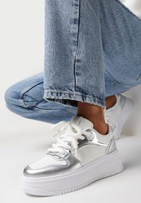 Born2be - Biało-Srebrne Sneakersy na Grubej Podeszwie z Metalicznymi Wstawkami Atilem. Kolor: biały #3