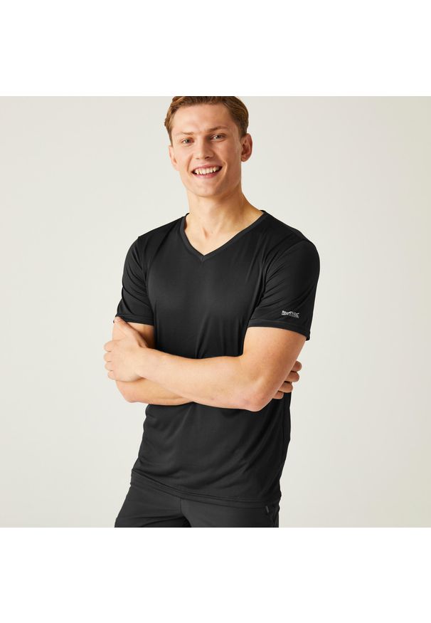 Regatta - Fingal V-Neck męska koszulka. Kolor: fioletowy. Materiał: poliester, tkanina. Sport: turystyka piesza