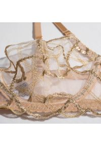 Intica - Komplet bielizny metalizowanej z subtelnymi zdobieniami Oretta. Kolor: złoty. Materiał: tkanina, materiał. Wzór: aplikacja #5