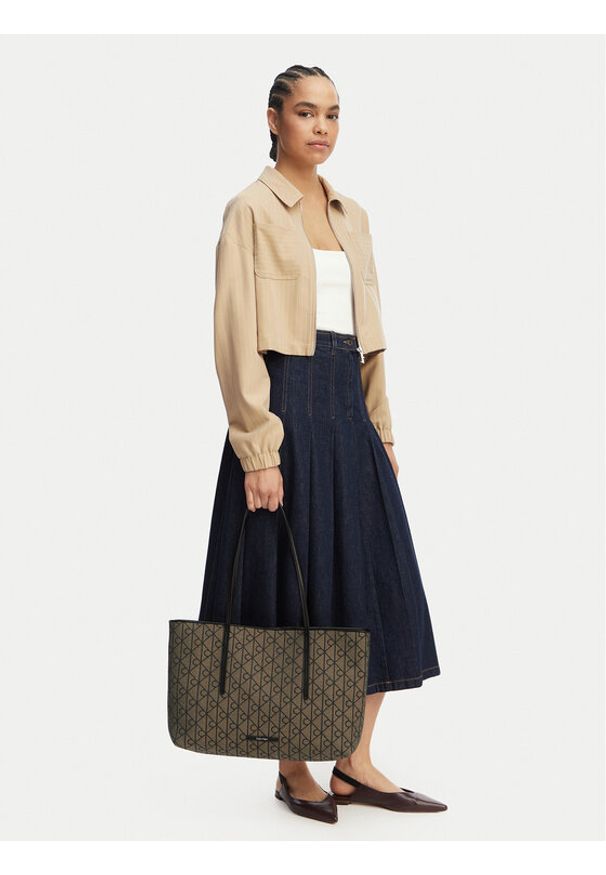 Calvin Klein Torebka Emblem Trio Pebble Shoulder Bag LV04F3750G Brązowy. Kolor: brązowy