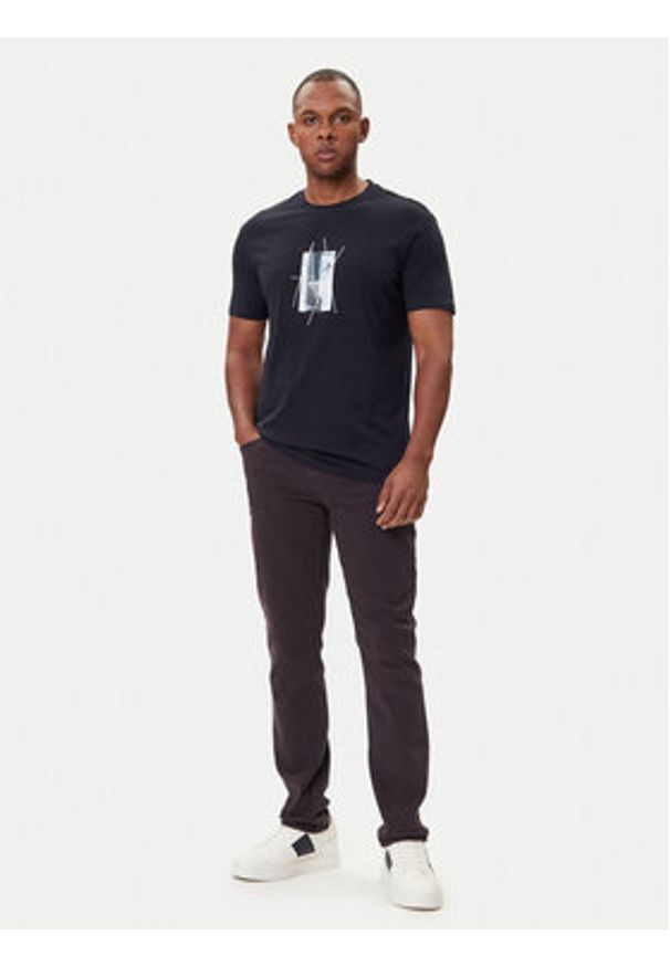 Armani Exchange Jeansy XM000070 AF18826 UB101 Granatowy Slim Fit. Kolor: niebieski
