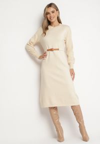 Born2be - Beżowa Sukienka z Wiskozą Ozdobiona Plisowanymi Rękawami i Paskiem Daikari. Okazja: na co dzień. Kolor: beżowy. Materiał: wiskoza. Wzór: aplikacja. Styl: casual #6