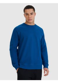 4f - 4F Bluza dresowa nierozpinana bez kaptura męska - niebieska S. Okazja: na co dzień. Typ kołnierza: bez kaptura. Kolor: niebieski. Materiał: dresówka. Długość rękawa: raglanowy rękaw. Wzór: ze splotem. Styl: casual, sportowy #1