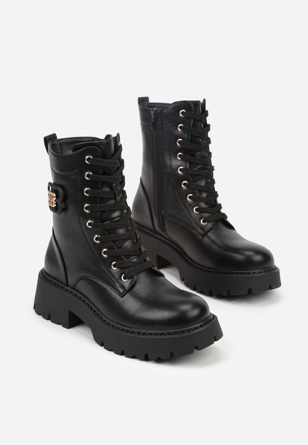 Renee - Czarne Botki Workery VICES z Metalicznym Zdobieniem na Cholewce Cevea. Okazja: na co dzień. Kolor: czarny. Materiał: skóra, jeans, koronka. Szerokość cholewki: normalna. Wzór: aplikacja. Styl: casual