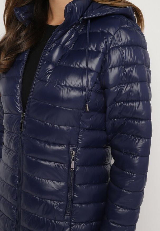 Born2be - Granatowa Kurtka Pikowana z Odpinanym Katurem Rilevama. Kolor: niebieski. Styl: elegancki
