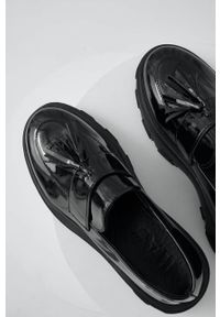 Answear Lab mokasyny damskie kolor czarny na platformie. Nosek buta: okrągły. Kolor: czarny. Materiał: guma. Obcas: na platformie. Styl: wakacyjny #2