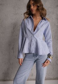 Renee - Niebieska Koszula z Baskinką z Bawełną Zdobiona Wzorem w Drobne Paski Merithara. Kolor: niebieski. Materiał: bawełna. Długość rękawa: długi rękaw. Długość: długie. Wzór: aplikacja, paski #1