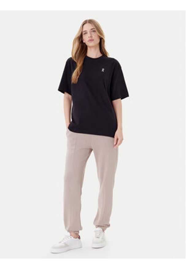 On T-Shirt Club-T 1WE1006 Czarny Relaxed Fit. Kolor: czarny. Materiał: bawełna