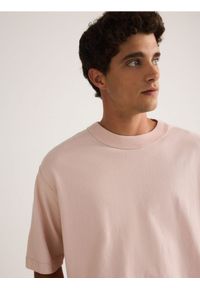 Reserved - Bawełniany t-shirt boxy - różowy. Kolor: różowy. Materiał: bawełna