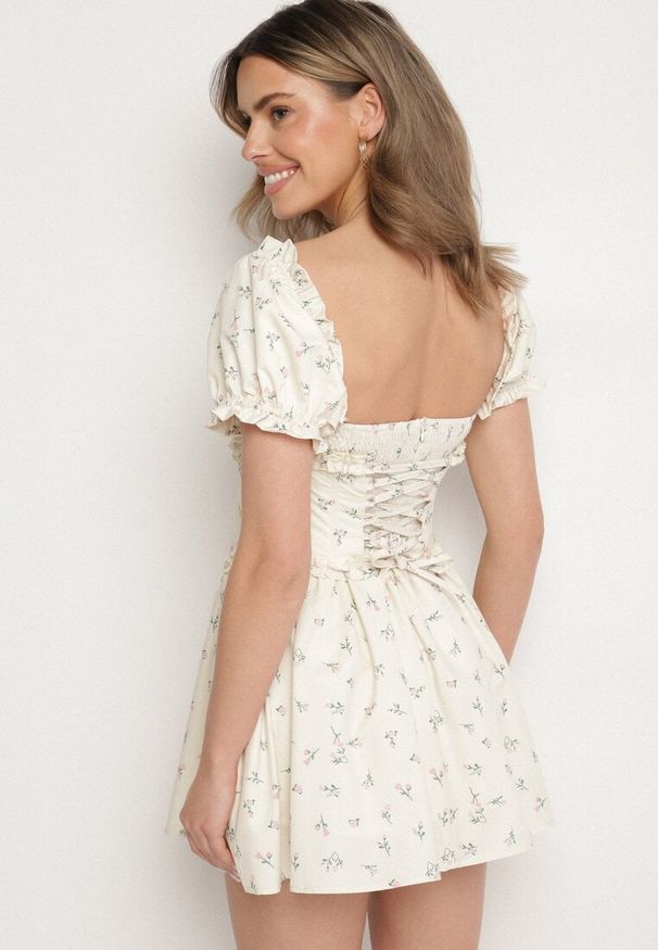 Born2be - Żółta Sukienka Vices z Bufkami Falbankami i Wiązaniem w Kwiaty Tolalira. Okazja: na co dzień. Typ kołnierza: kołnierz z falbankami. Kolor: żółty. Materiał: skóra. Wzór: kwiaty. Styl: klasyczny, casual, elegancki