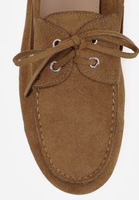 Born2be - Ciemnobeżowe Mokasyny VICES ze Skórzaną Wkładką Ozdobione Wiązaniem Pireronei. Nosek buta: okrągły. Zapięcie: sznurówki. Kolor: beżowy. Materiał: skóra. Wzór: aplikacja. Obcas: na obcasie. Styl: klasyczny. Wysokość obcasa: niski #2