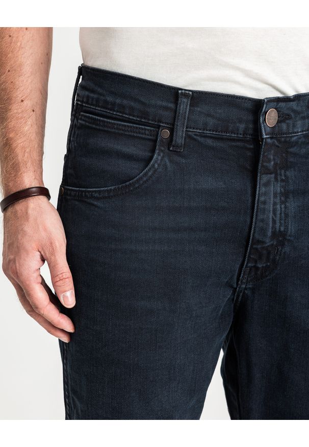 Wrangler - MESKIE SPODNIE WRANGLER RIVER CLOUDY SKIES 112352674