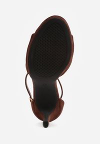 Born2be - Brązowe Sandały na Szpilce z Imitacji Zamszu z Paskiem wokół Kostki Fecili. Okazja: na spotkanie biznesowe, do pracy. Zapięcie: pasek. Kolor: brązowy. Materiał: zamsz. Obcas: na szpilce. Styl: biznesowy, elegancki #3