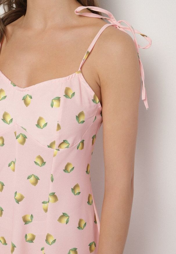 Born2be - Różowa Sukienka na Wiązanych Ramiączkach w Cytryny Efrunea. Kolor: różowy. Długość rękawa: na ramiączkach. Sezon: lato. Typ sukienki: rozkloszowane
