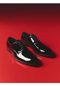 Kazar - Eleganckie lakierowane półbuty męskie. Kolor: czarny. Materiał: skóra, lakier. Styl: elegancki #3