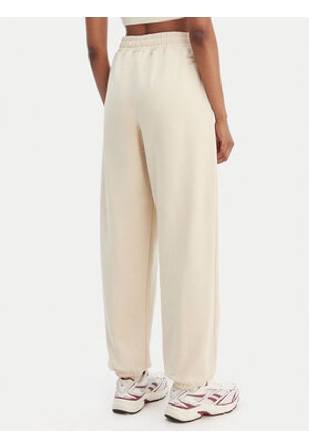Reebok Spodnie dresowe Reebok x Ewa Chodakowska Ada RK25621CCW Beżowy Relaxed Fit. Kolor: beżowy. Materiał: syntetyk